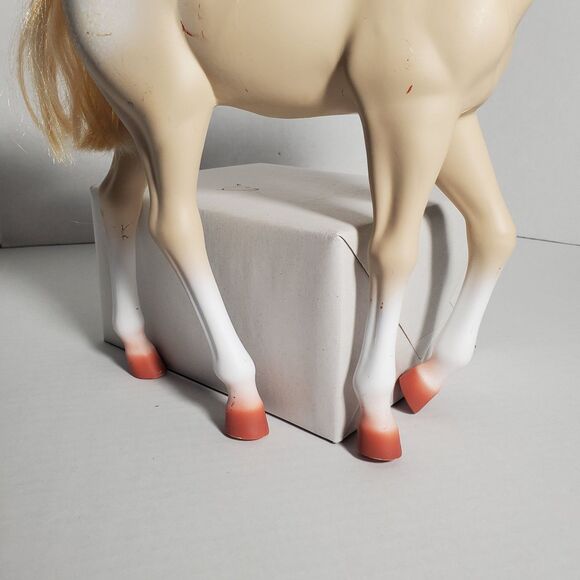 Our Generation Plastic Horse Figurine‎ Toy– Cream/Palomino with Blonde Mane 12" - Picture 3 of 16